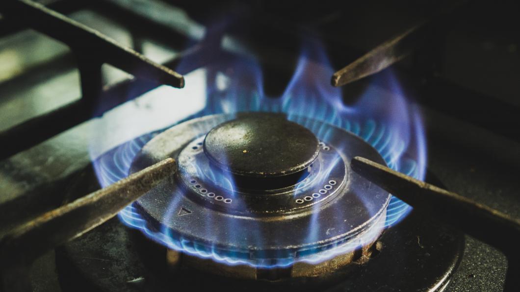 Brandende gaspit van een fornuis