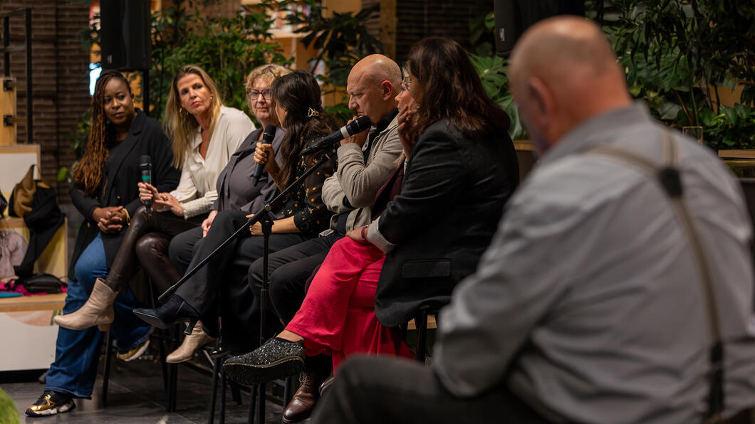 Panel in beeld.