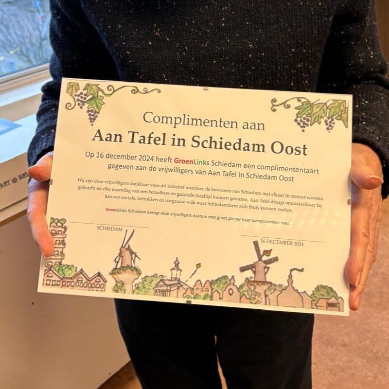 De oorkonde met complimenten voor Aan tafel!