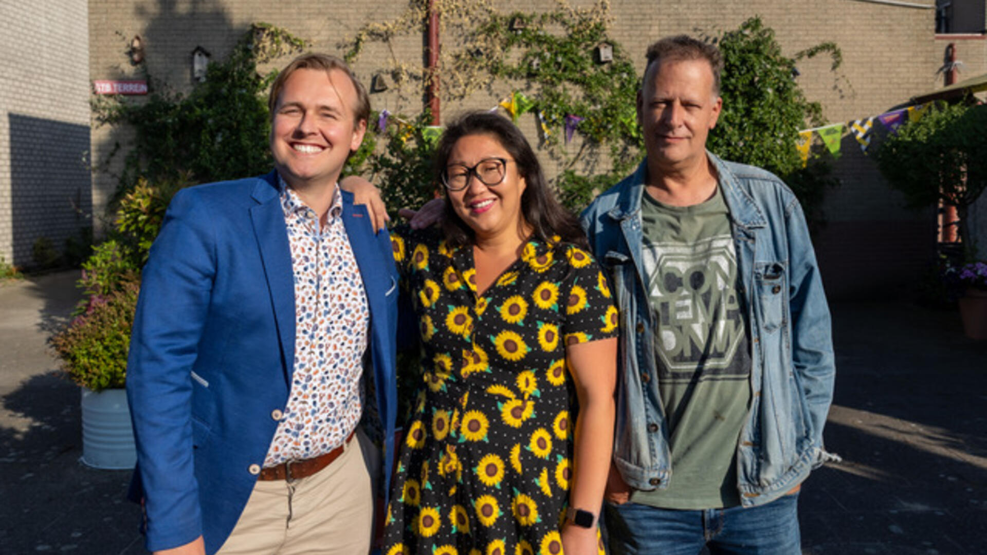 De top 3 van de gezamenlijke linkse lijst. Lijsttrekker Sun van Dijk wordt geflankeerd door Wijnand de Leeuw en John Maris.