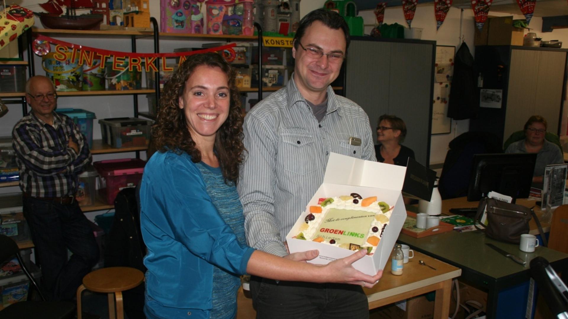 Presentatie complimententaart aan Mariska Nijman door Jeroen Ooijevaar