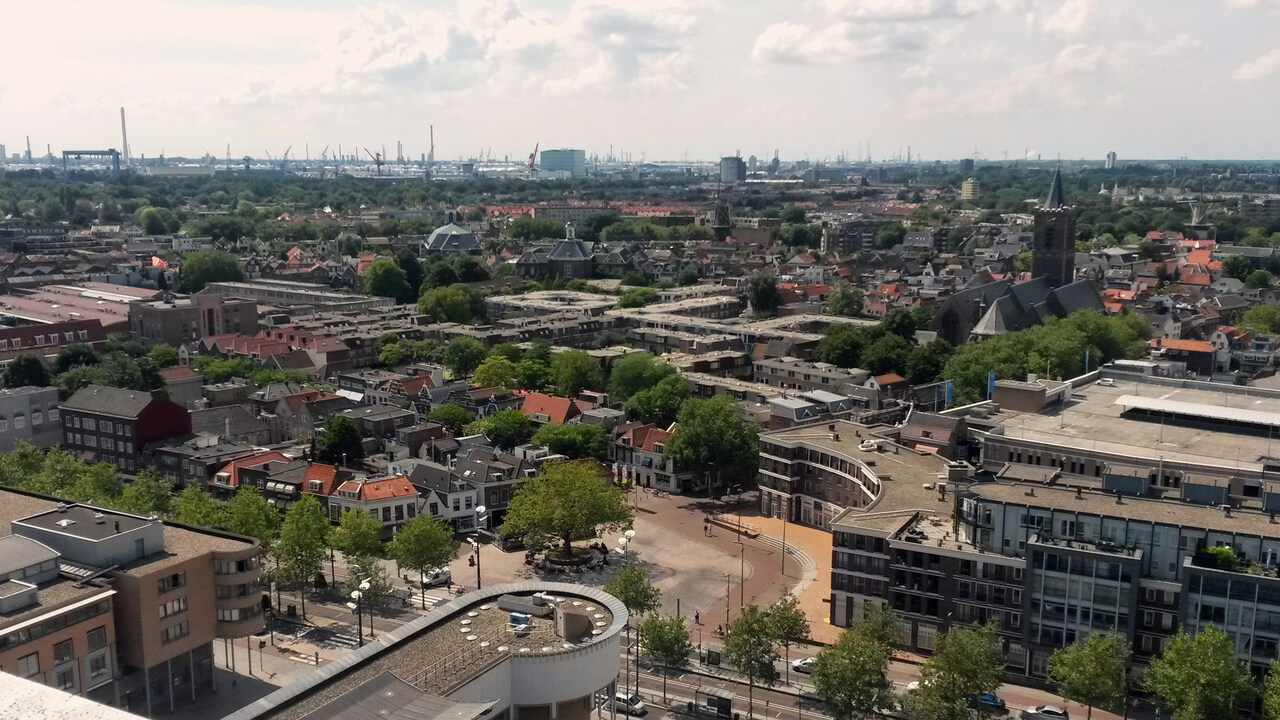 De Schiedamse binnenstad gezien vanaf het Stadskantoor richting zuidwesten
